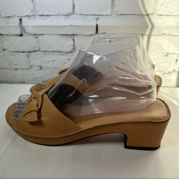 Donald J. Pliner Tan Leather Wedge Slides Sandals Buckle Size 7.5 Narrow - Picture 7 of 14